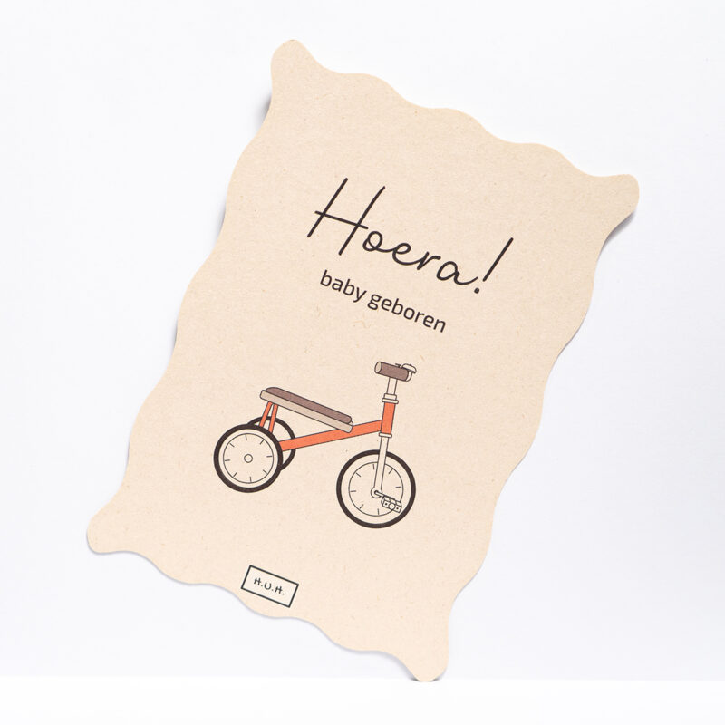 Felicitatiekaart geboorte baby eco, contour gesneden met tekst Hoera, baby geboren.