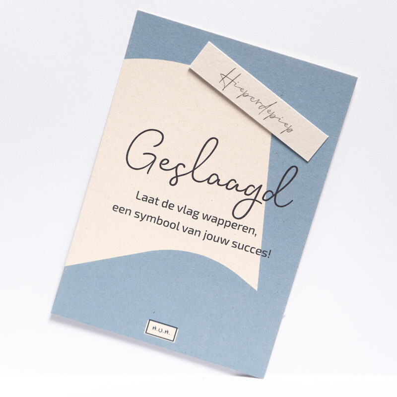 Felicitatiekaart geslaagd, met tekst Laat de vlag wapperen, een symbool van jouw succes!